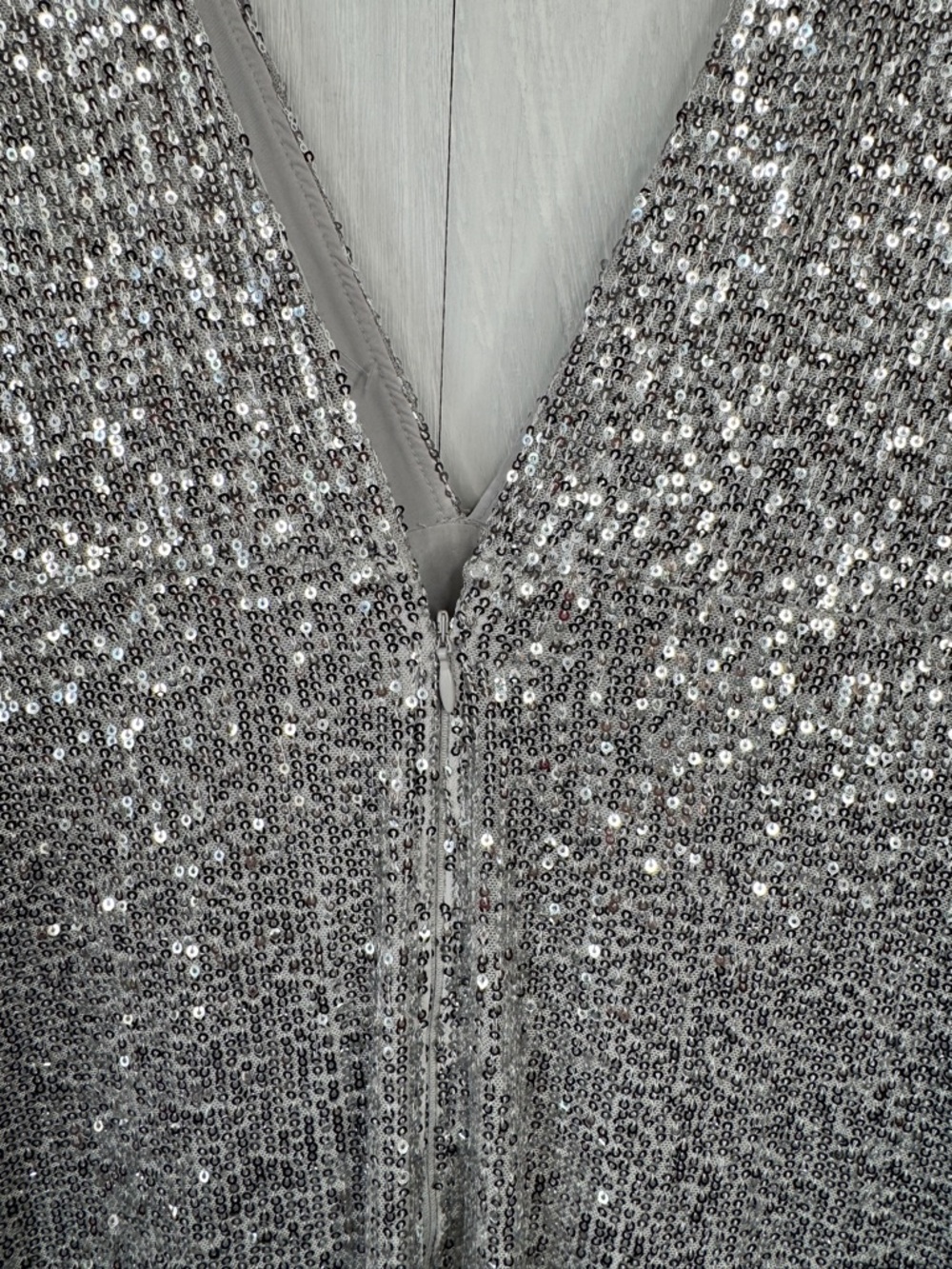 Abercrombie & Fitch Silver Sequin Plunge V-Neck Midi Dress - Picture 8 of 9
